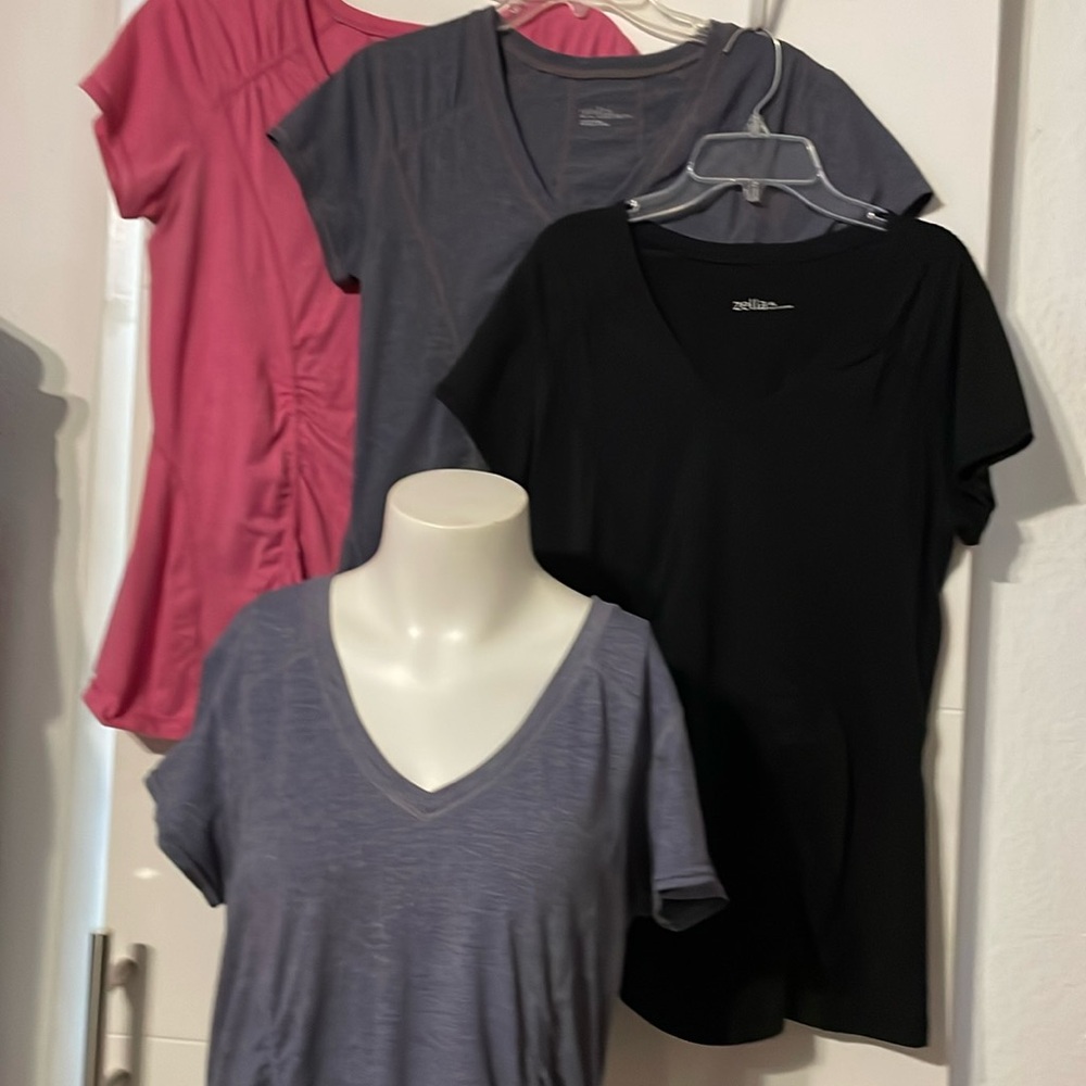 Set of FOUR Zella Women’s short sleeve workout tops. Black, pink, gray. Size XL